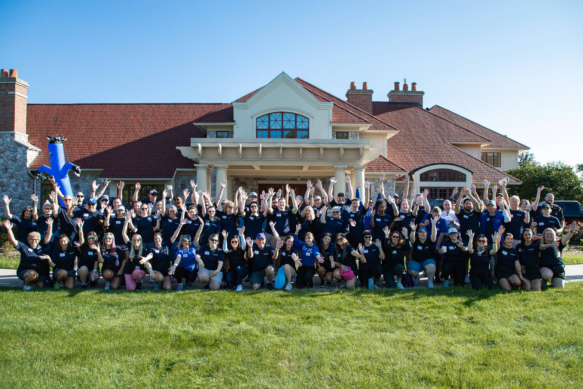 Large group of move-in-day volunteers